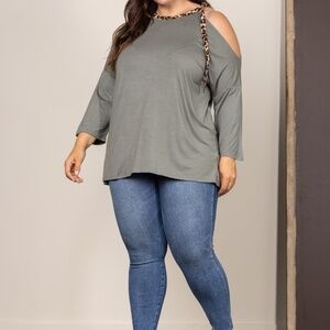 OLIVE COLD SHOULDER ANIMAL CONTRAST KNIT PLUS SIZE TOP
